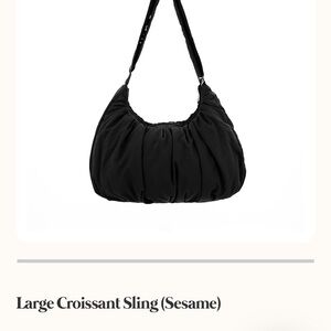 NWOT Good totes large croissant sling